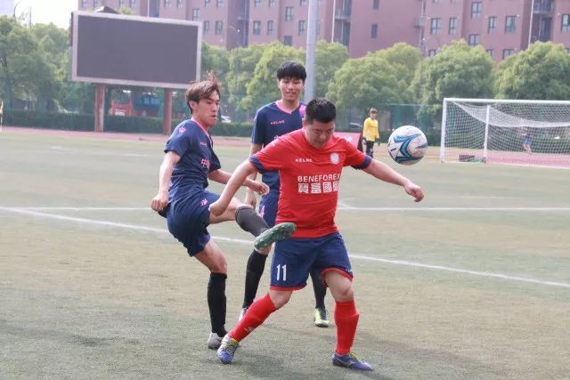 巴萨中场百场里程碑遭遇伤病困扰